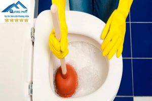 Các cách thông tắc bồn cầu tại nhà nhanh chóng, hiệu quả